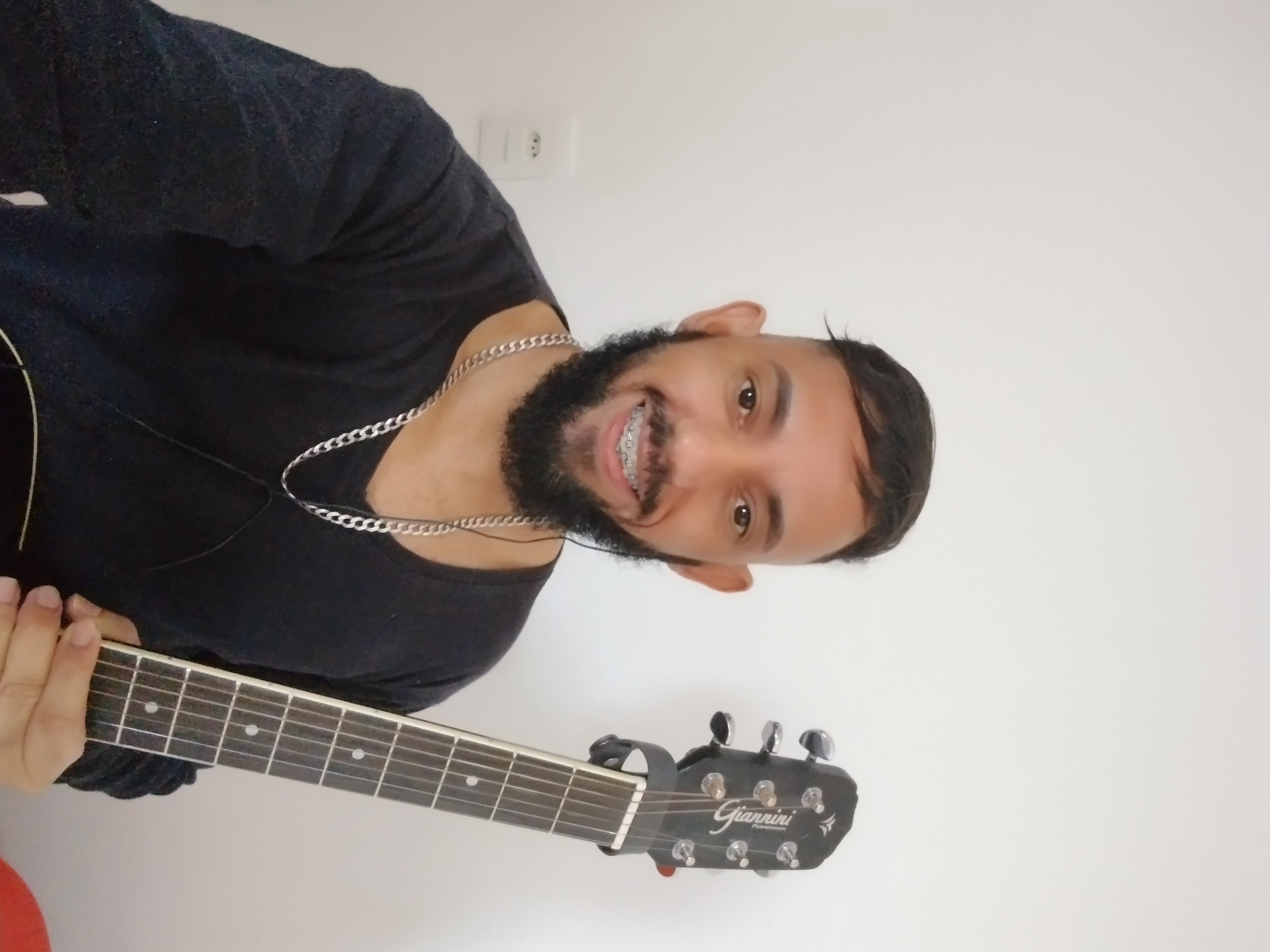 Curso de Violão Popular Online para Iniciantes, aprenda a tocar violão de uma maneira que você nunca viu.