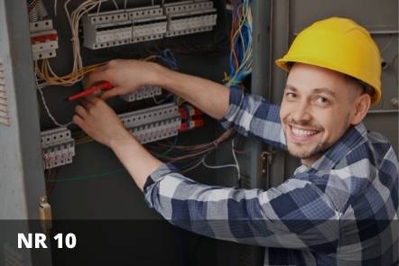 NR 10 – SEGURANÇA EM SERVIÇO COM ELETRICIDADE – BÁSICO RECICLAGEM