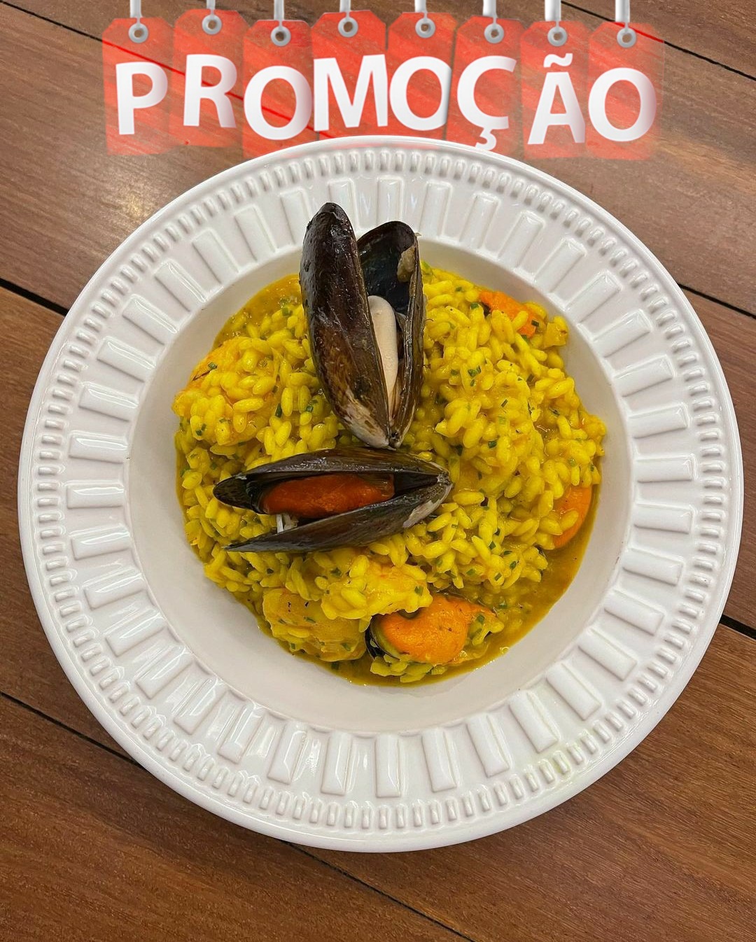 RECEITA ARROZ PILAF DE CAMARÕES E MARISCOS FRESCOS COM AÇAFRÃO E LIMÃO SICILIANO. Guilherme