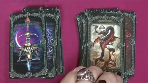 Descubre tu Destino con Capricornio ♑️: Lecturas de Tarot Exclusiva...
