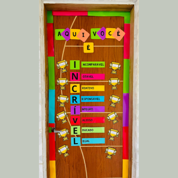 Painel de Porta Acrobática “Aqui Você é Incrível - Volta às Aulas”