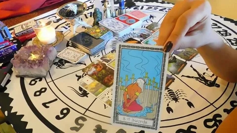 Tarot Arcanos: Descubre Tu Destino con Lecturas de Tarot en España ...