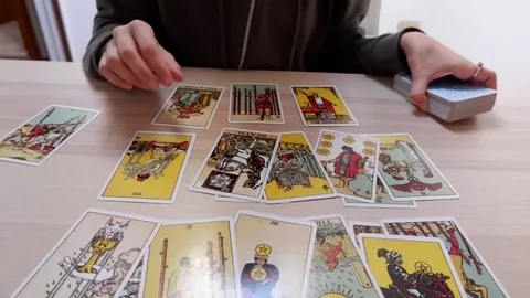 🔮 Descubre tu futuro con una Vidente experta en lectura de tarot ...