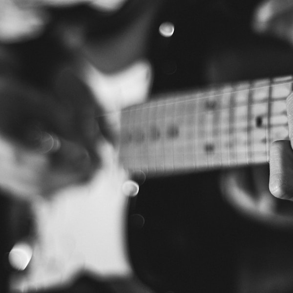 Curso Completo de Guitarra para Iniciantes: Do Básico à Composição