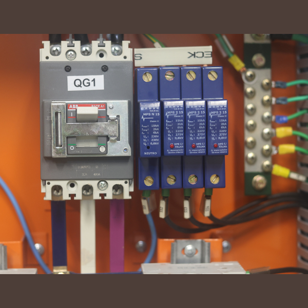 Imagem de capa para o Curso online ELETRICISTA INSTALADOR