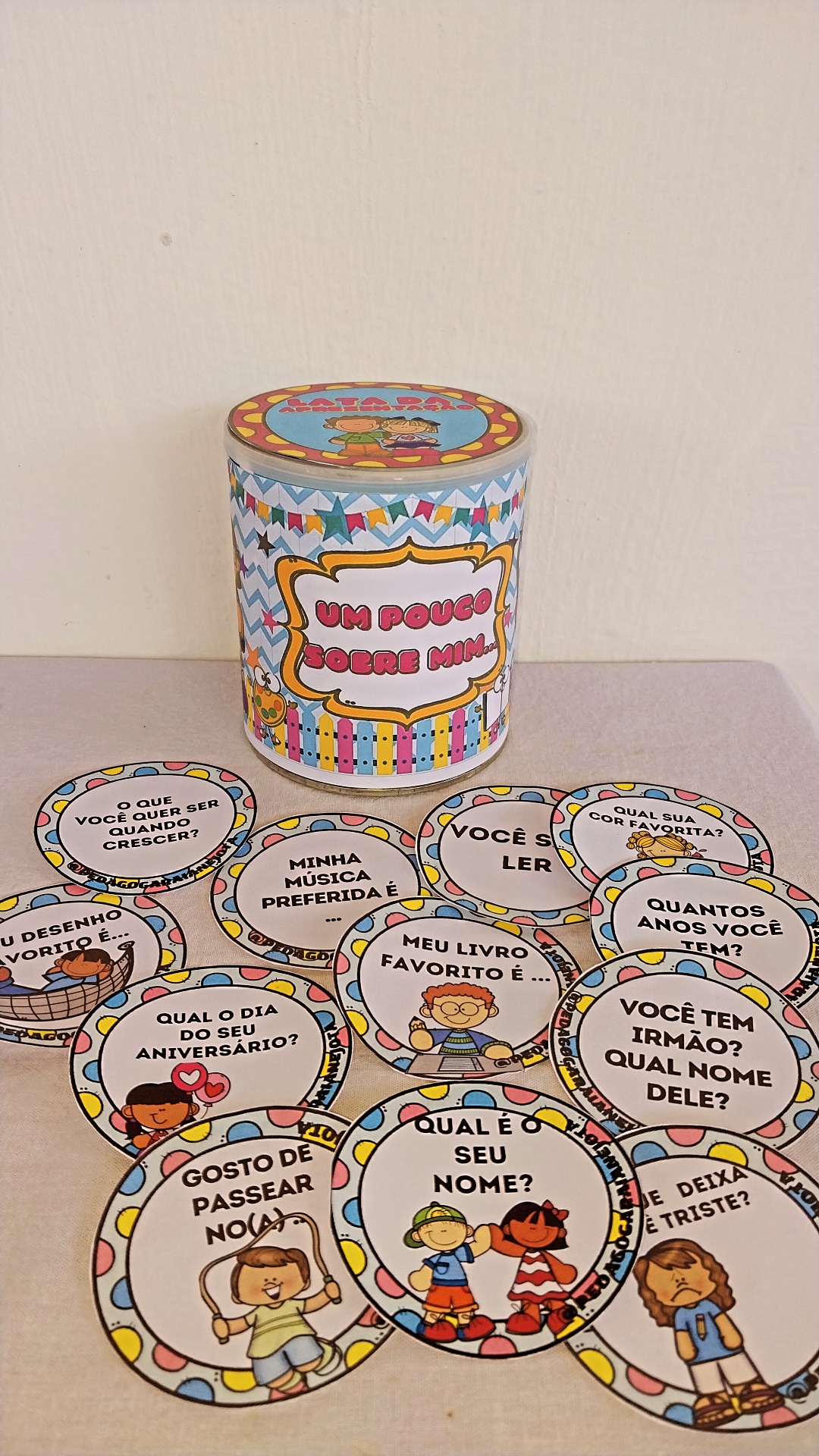 LATA DA APRESENTAÇÃO "UM POUCO SOBRE MIM"