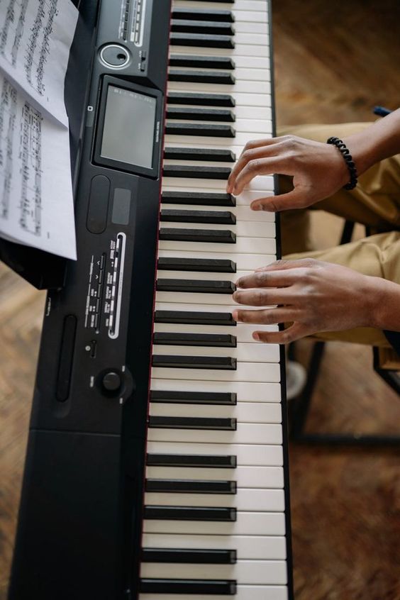 Imagem de capa para o Curso online TECLADO PARA INICIANTES - SAIA DO ZERO