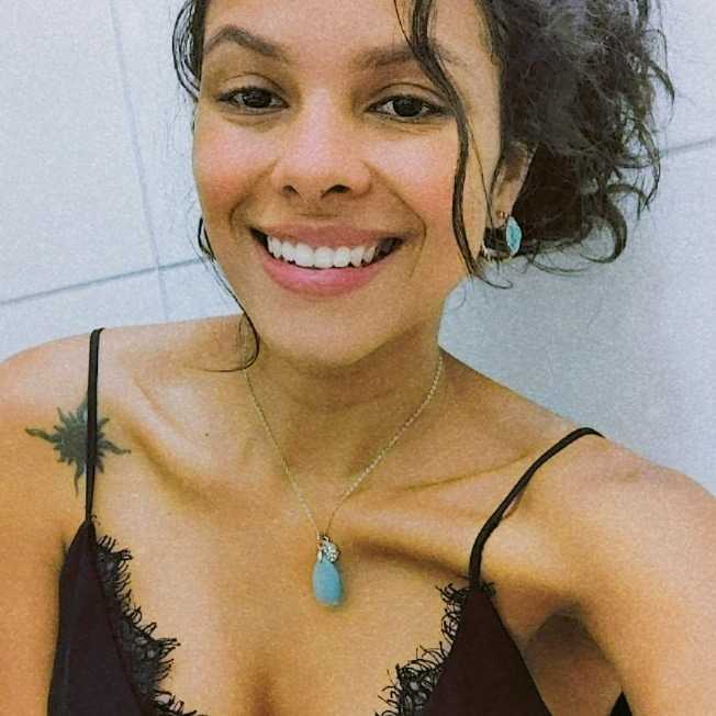 Thais Lopes 