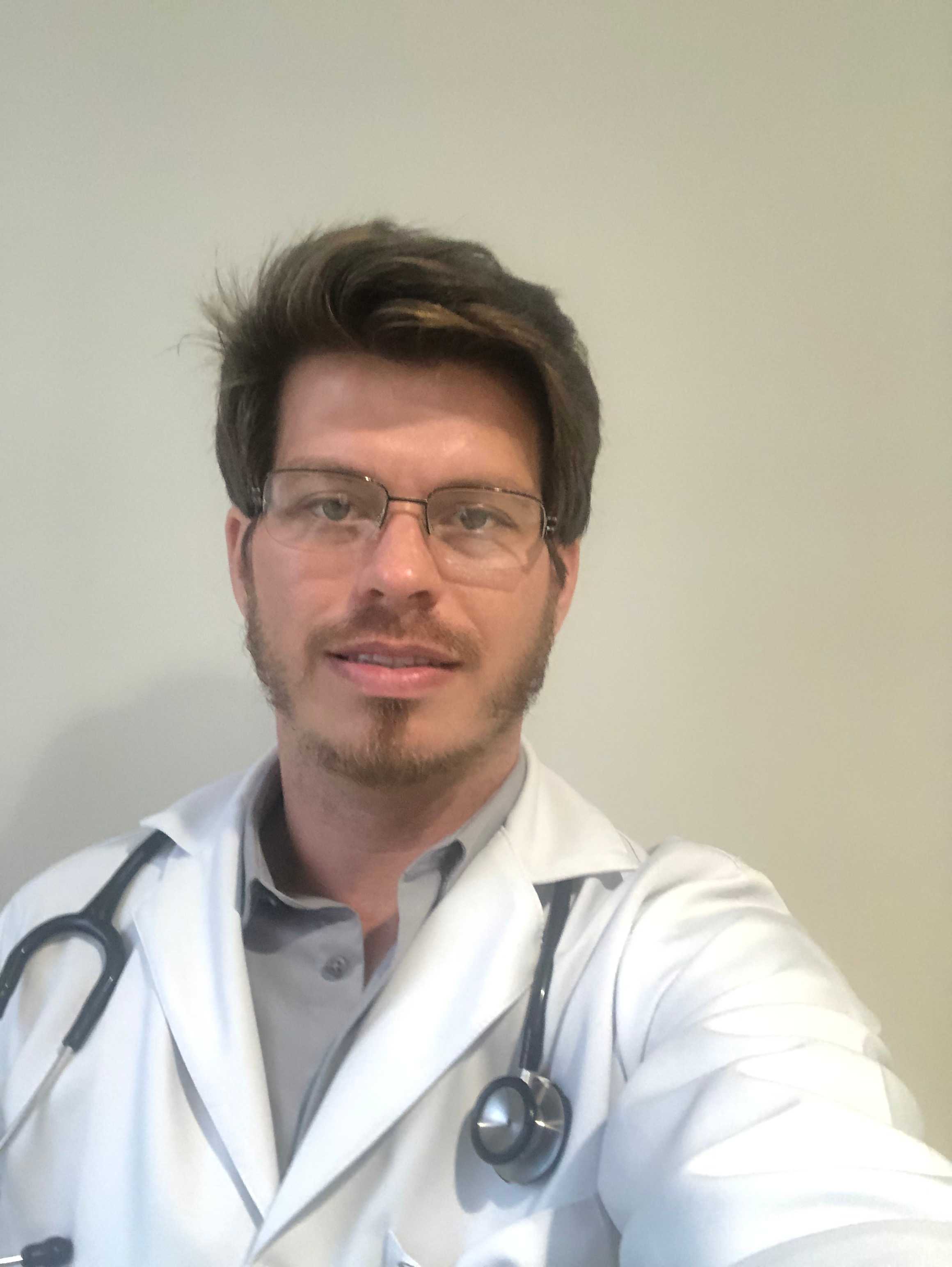 Dr. Santiago Vecina