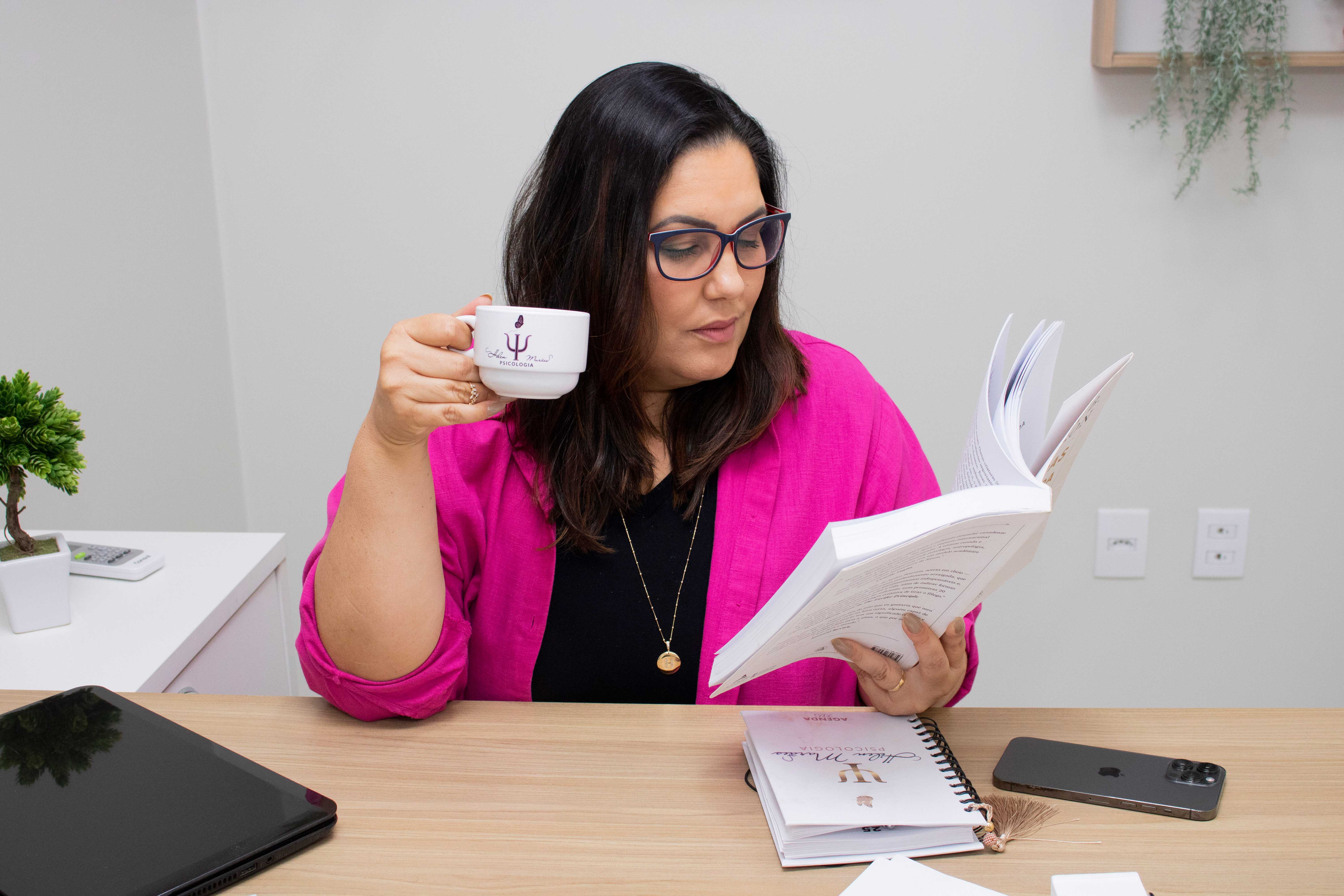 Foto do Criador Helen Marães| Psicóloga e Neuropsicopedagoga